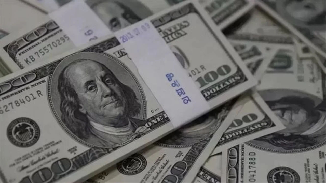 سعر الدولار في مصر يشهد تذبذباً جديداً وتأثير مباشر على سوق الصرف والبنوك